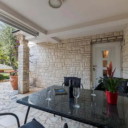 Apartments Villa Lungomare Pula Exterior photo
